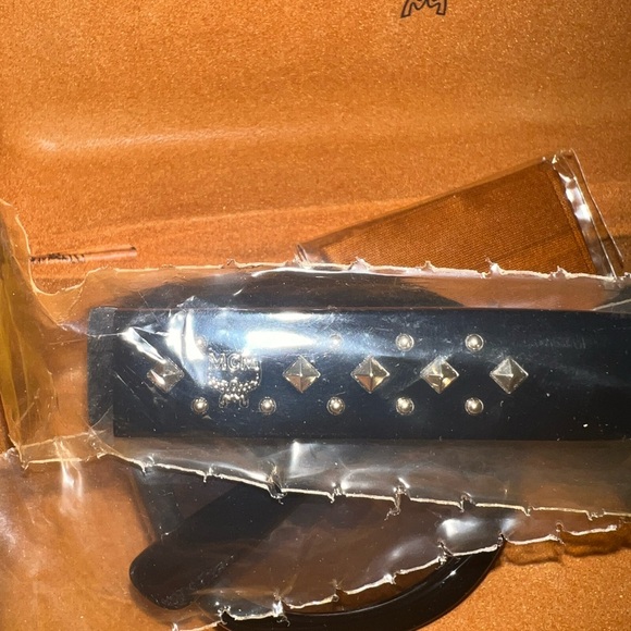 MCM SUNGLASSES NIB GREAT DEAL - Picture 4 of 4